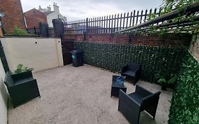 Spacious 2 Bed Appartment Next To Bae With Spa Bath
